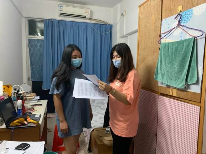 陳媛老師慰問(wèn)學(xué)生